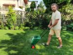 How to use a spreader for feeding the lawn